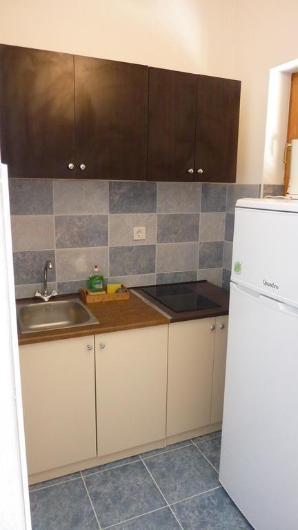Studio Apartments Izabela فوديس الغرفة الصورة