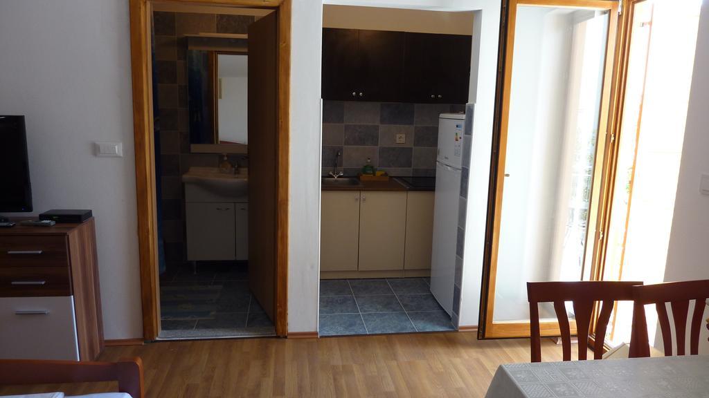 Studio Apartments Izabela فوديس الغرفة الصورة